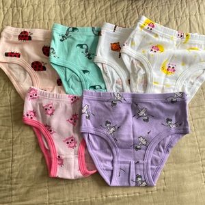 Girls size 6 underwear pack of 6
